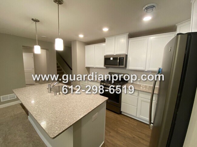 Building Photo - Luxury Townhouse Available June 1st, High End Finishings, Quartz Counters, Large Loft, Huge Prima...
