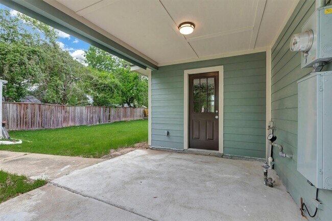 Building Photo - 5955 Bellfort Ave