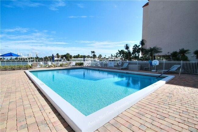 Building Photo - 740 S Federal Hwy