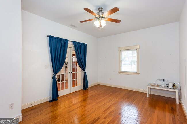 Building Photo - 1698 Temple Ave