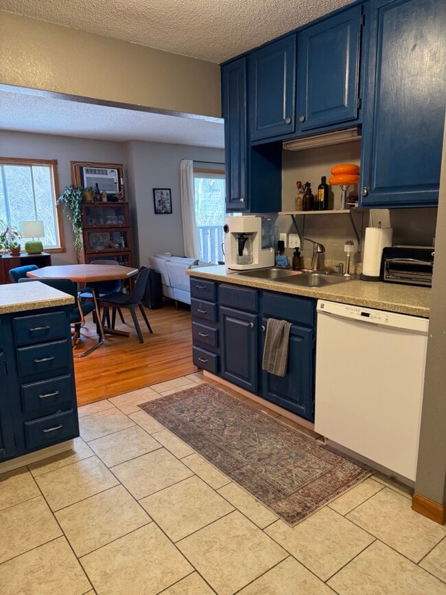 Building Photo - 391 Grand Ave