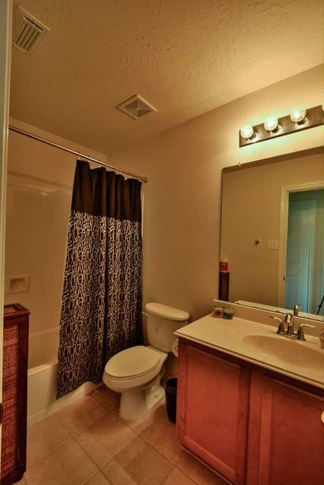 Building Photo - 3205 Victorian Manor Ln