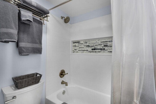 Building Photo - 210 Pelham Rd