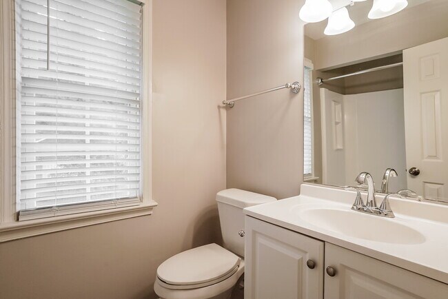 Building Photo - 3604 Greywood Dr