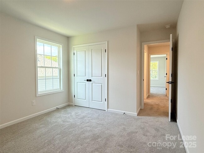 Building Photo - 5084 Silver Crk Ln