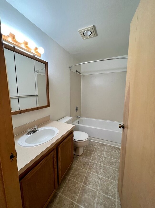 Building Photo - 1393 Bradley Ln