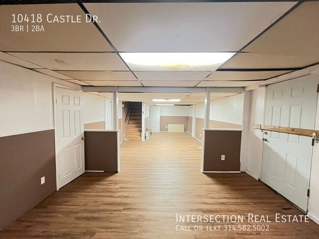 Building Photo - 10418 Castle Dr