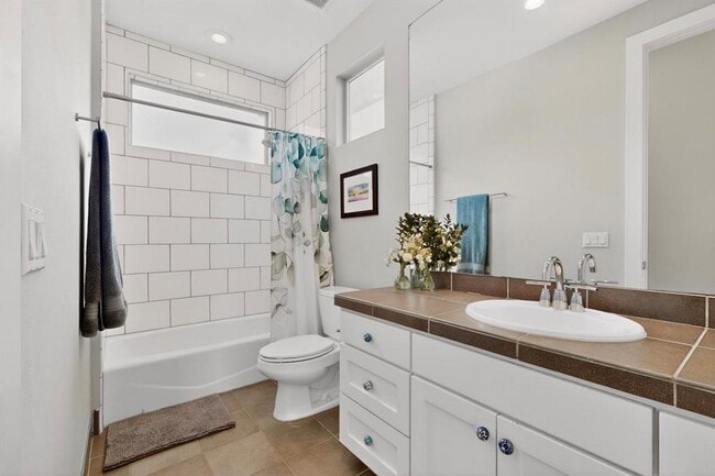 Building Photo - 807 W Gibson St