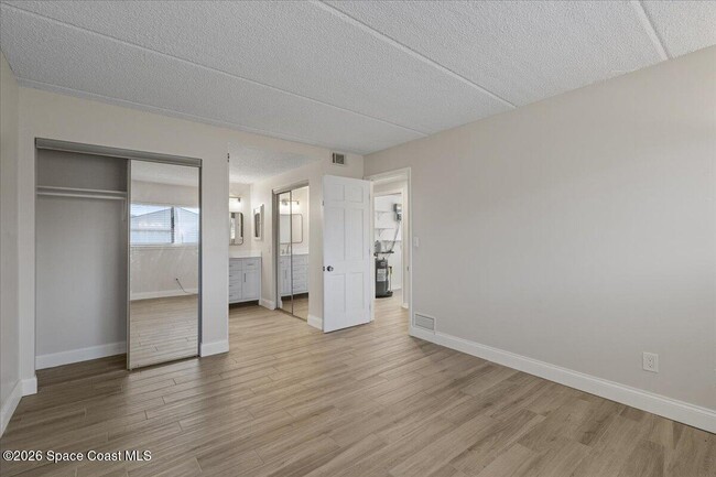 Building Photo - 1145 N Shannon Ave