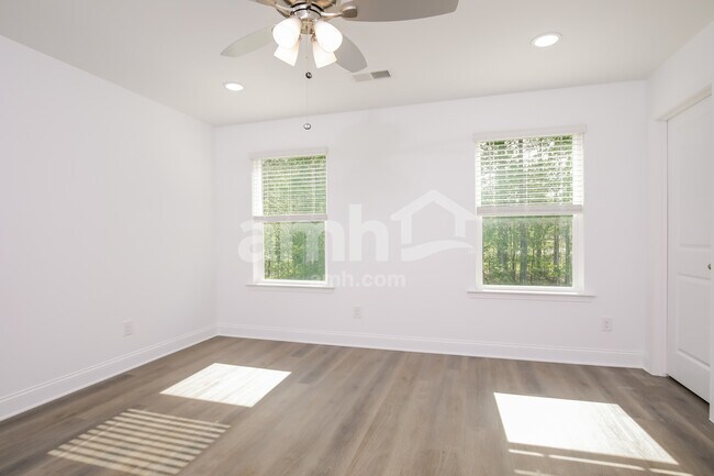 Building Photo - 120 Pond Rdg Run