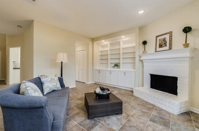 Building Photo - 15169 Kimberley Ct