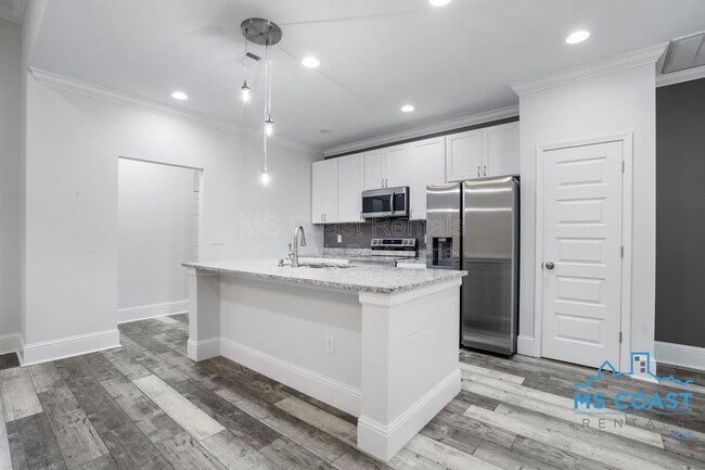Building Photo - 15328 Oak Creek Cove