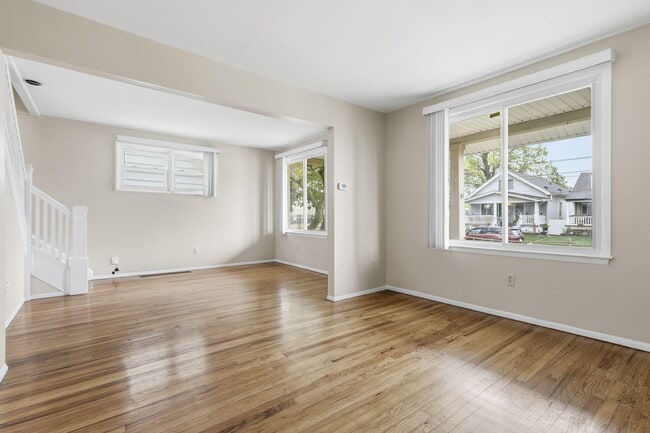 Building Photo - 314 W Muir Ave