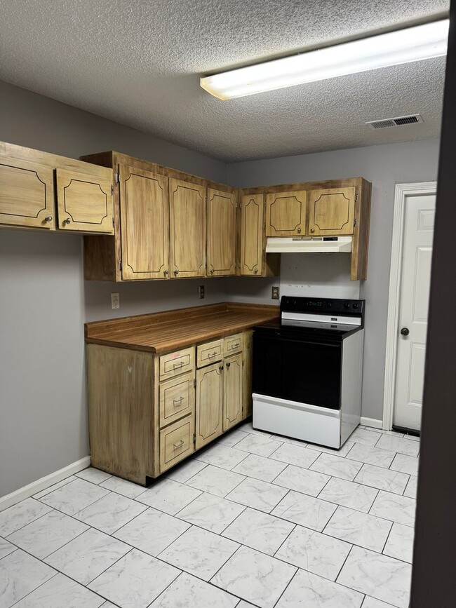 Building Photo - 331 E Gilmore St