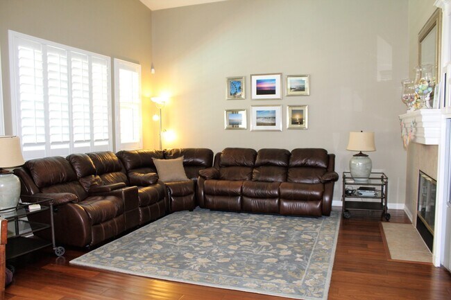 Building Photo - Beautiful 4 Bed 2.5 Ba, Single Story Pool Home with RV/Boat Parking