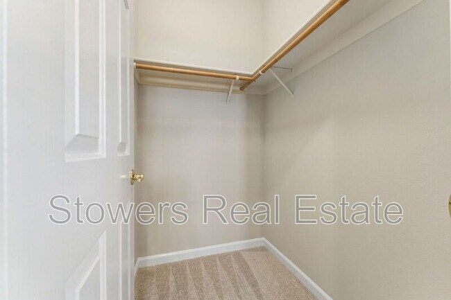 Building Photo - 137 Woodcrest Dr