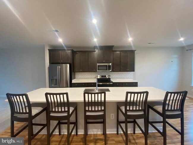 Building Photo - 43808 Middleway Ter