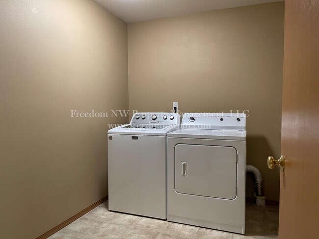 Building Photo - 117 Timberline Ln
