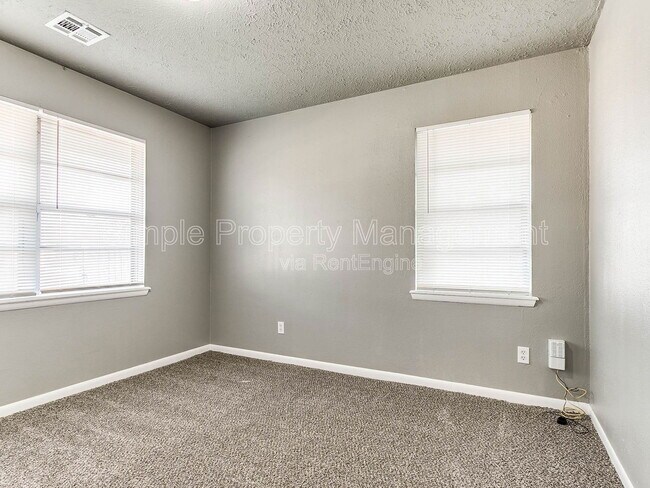 Building Photo - 10509 Greystone Ave