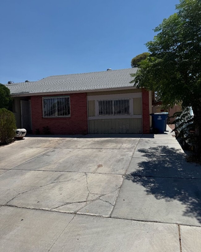 Building Photo - 4 BEDROOMS 2 BATHS HOUSE AVAILABLE FOR RENT