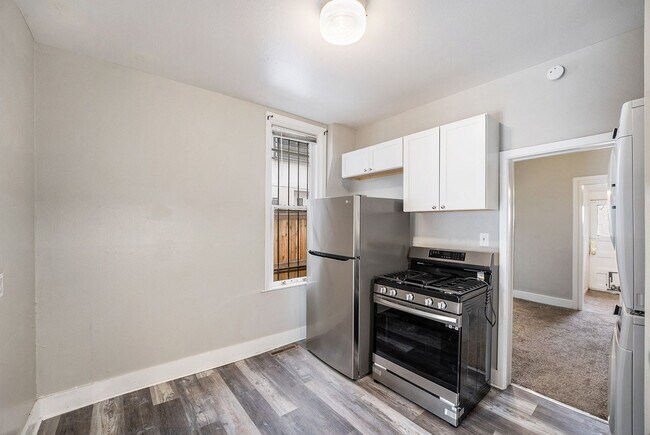 Building Photo - 2825 W 25th Ave