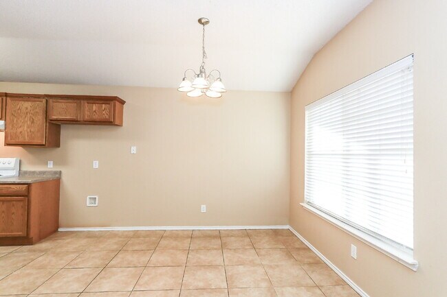 Building Photo - 6 month, 9 month or 12 month leases availa...