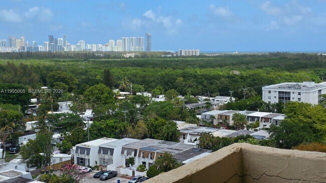 Building Photo - 2350 NE 135th St