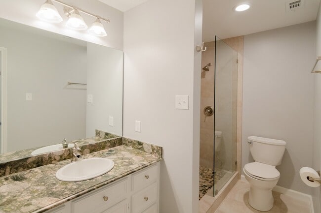 Building Photo - 10 Coralvine Ct