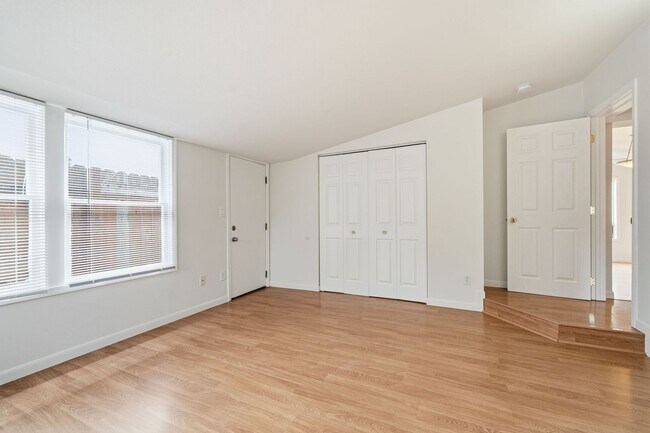 Building Photo - 6830 SE 50th Ave