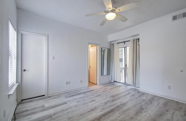 Building Photo - 716 Bering Dr