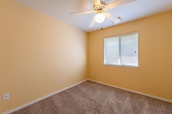 Building Photo - Beautiful 4 bedroom, 2 bathroom home in Round Rock!