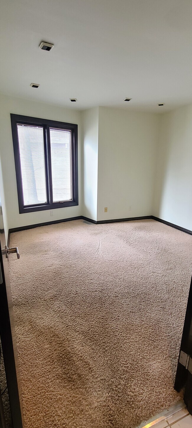 Building Photo - 1460 West Alex Bell Road