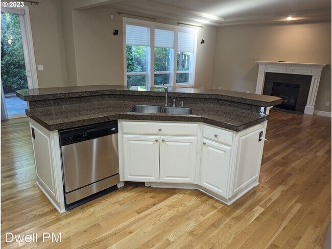 Building Photo - 4 br, 3 bath House - 5640 SW Stott Ave