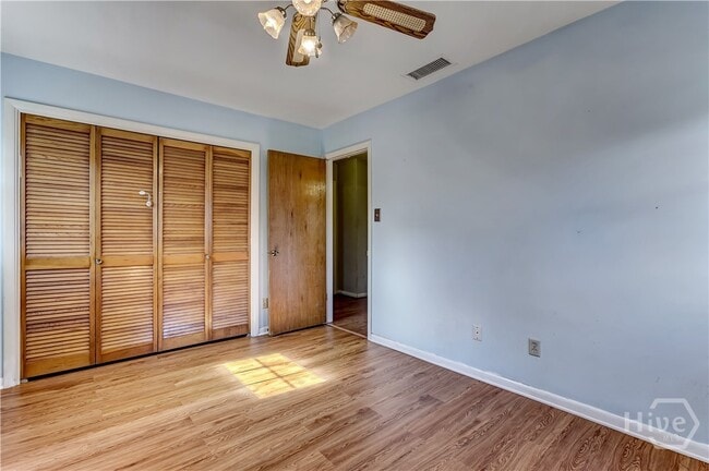 Building Photo - 4 Cottingham Dr