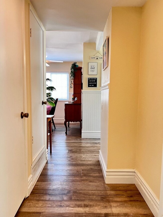 Building Photo - Beautiful 4 bedroom 2 bath House, with man...