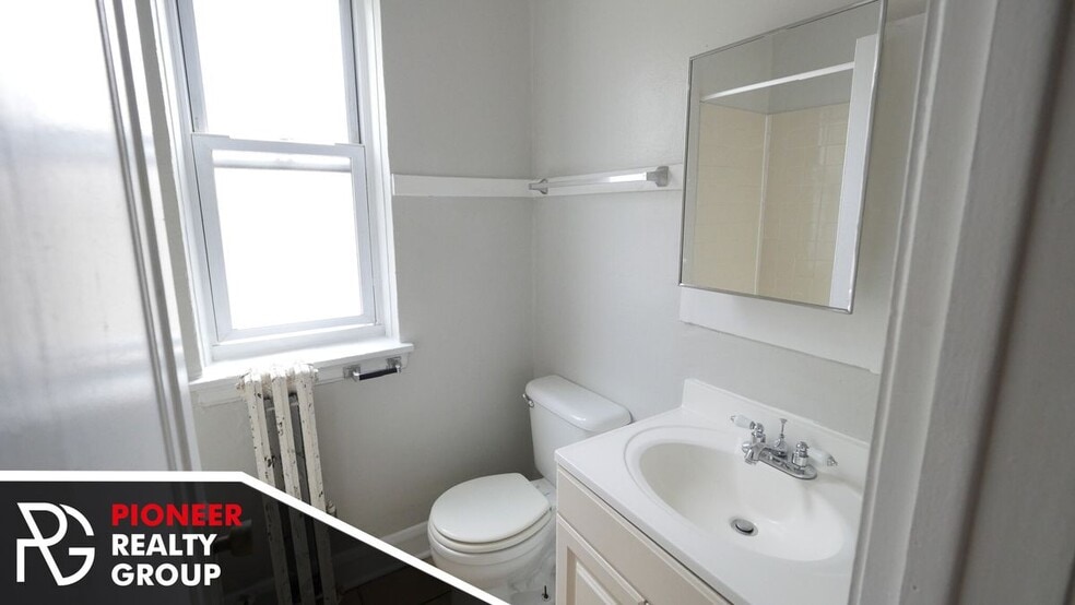 Building Photo - 2827 N Burling St