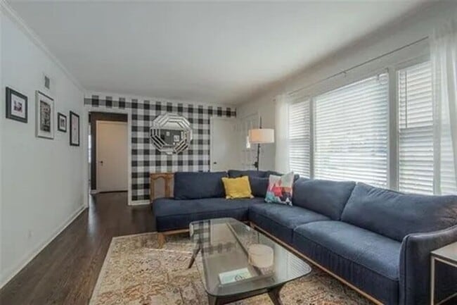 Building Photo - 4100 W 59th St