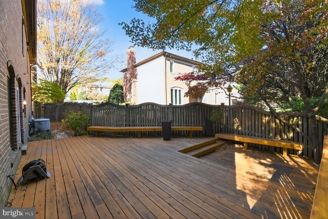 Building Photo - 3227 Ellicott St NW