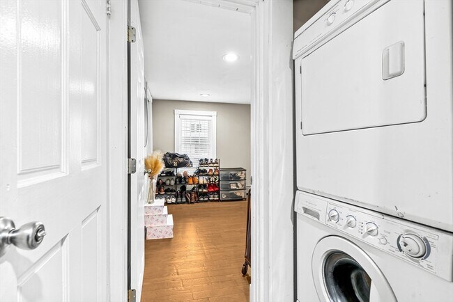 Building Photo - 121 Franklin St