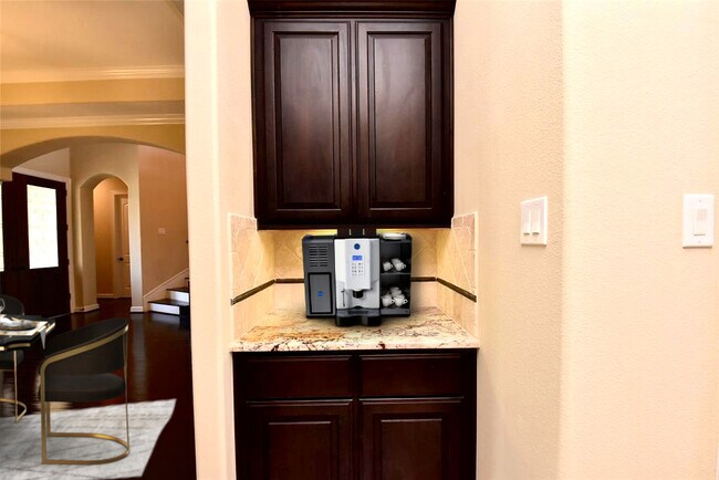 Kitchen Bar - 28410 Tanner Crossing Ln