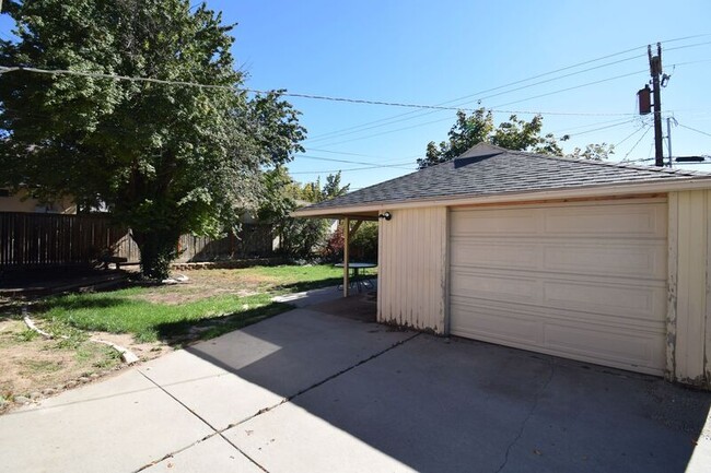 Building Photo - 2154 E Emerson Ave
