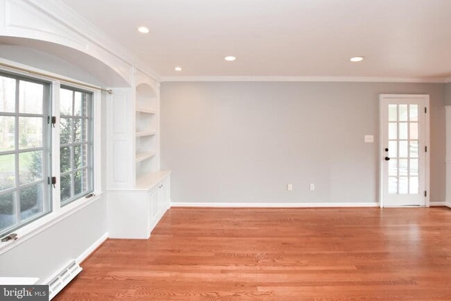 Building Photo - 124 Lakeland Dr