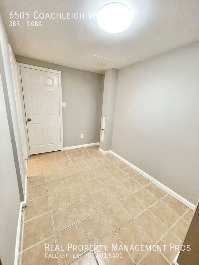 Building Photo - 6505 Coachleigh Way