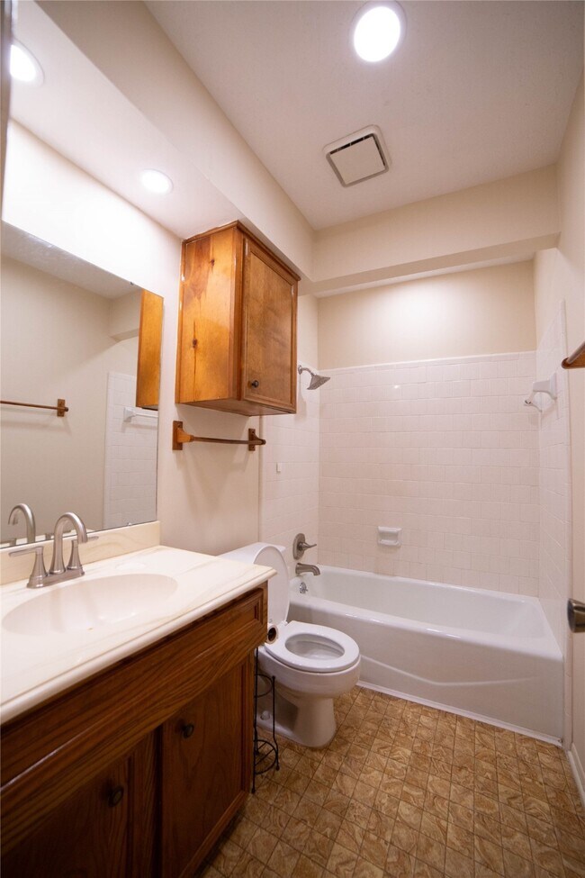 Building Photo - 13214 Ensley Wood Dr
