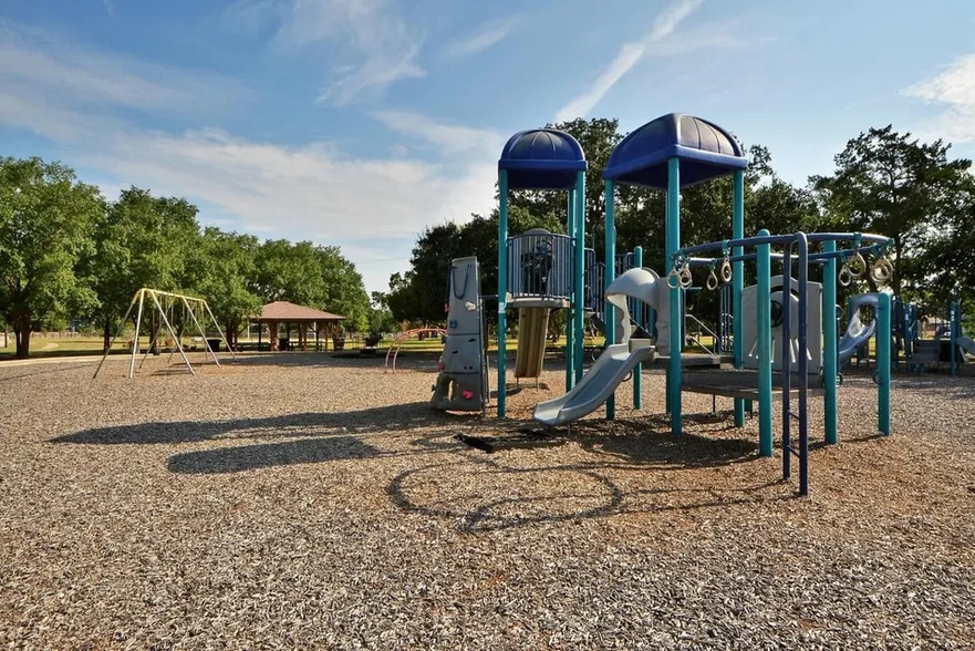 Building Photo - 16914 Dorman Dr