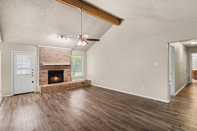 Building Photo - 2608 Green Ridge St