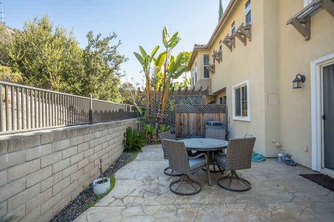 Building Photo - 2802 Bellezza Dr