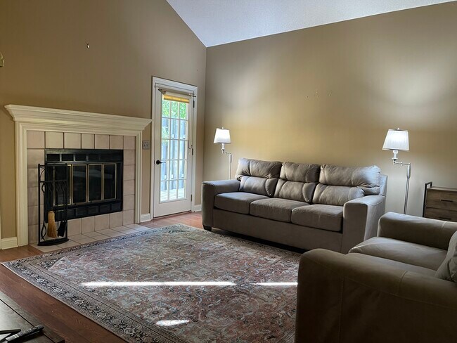 Primary Photo - 544 Frontier Ct