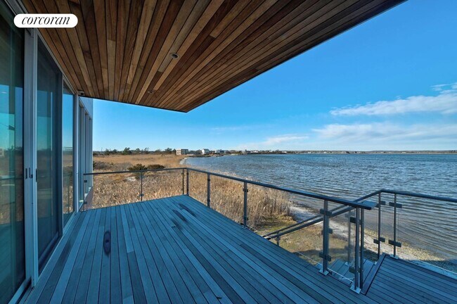 Building Photo - 1122 Flying Point Rd