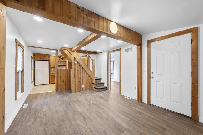 Building Photo - 31 Heights Rd